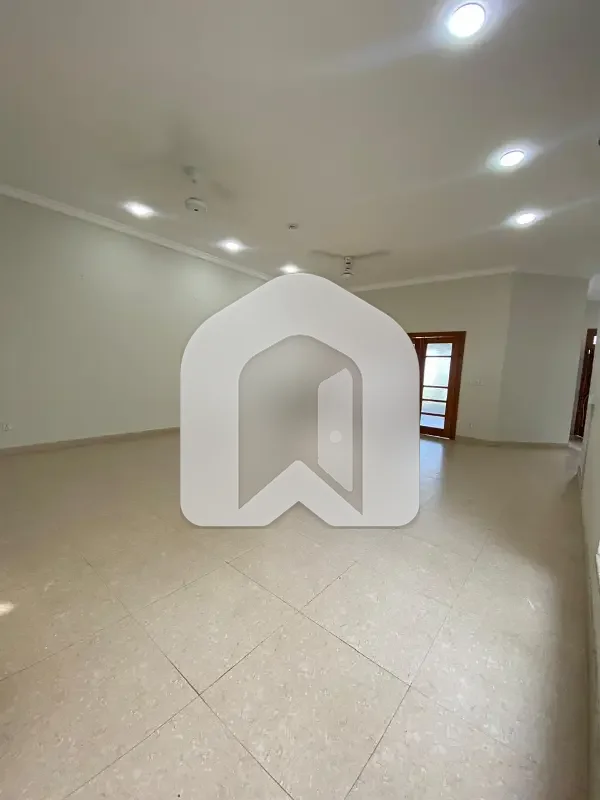 D-12 Islamabad 14Marla Upper Portion For Rent 3bed with washroom Drawing Dining Tvl Kichen Servant Room with washroom tearus Parking Gas Electric Metr Sept, photo 4