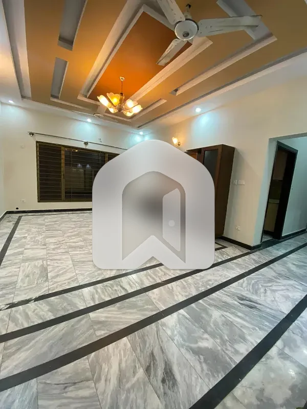 D-12 Islamabad 4080 Upper Portion For Rent 3bed With Washroom Drawing Dining Tvl Kichen No Mumty Parking Gas Electric Metr Sept, photo 2