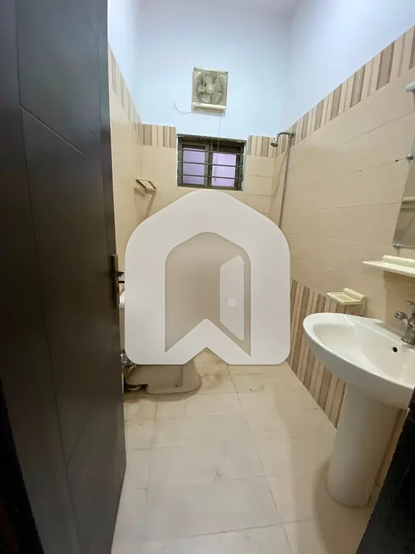 D-12 Islamabad 4080 Upper Portion For Rent 3bed With Washroom Drawing Dining Tvl Kichen No Mumty Parking Gas Electric Metr Sept, photo 7