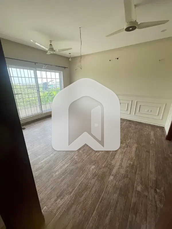 D-12 Islamabad 10 Marla Brand New Luxury Upper Portion For Rent 3bed With Washroom Drawing Dining Tvl Kichen No Servant Parking, photo 3
