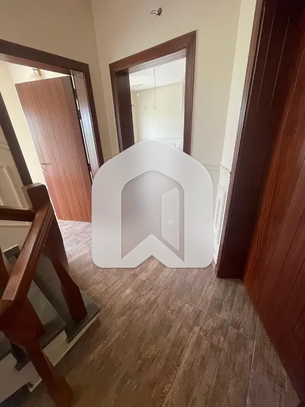 D-12 Islamabad 10 Marla Brand New Luxury Upper Portion For Rent 3bed With Washroom Drawing Dining Tvl Kichen No Servant Parking, photo 7