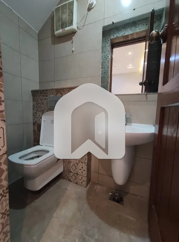 D-12 Islamabad 14marla Upper Portion For Rent 3bed With Washroom Drawing Dining Tvl Kichen Servant Room Parking Gas Electric, photo 8