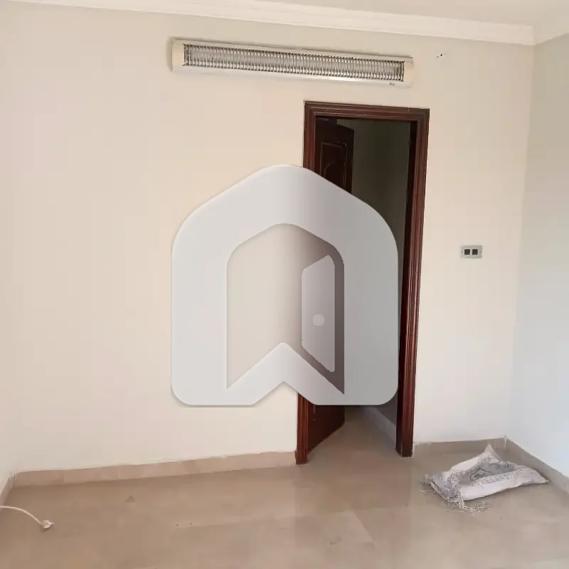 I-8/2 VERY NEAR TO SHIFA HOSPITAL UPPER PORTION 3 BED 3 BATH SERVENT STUDY 180K FINAL NO BARGAINING, photo 5
