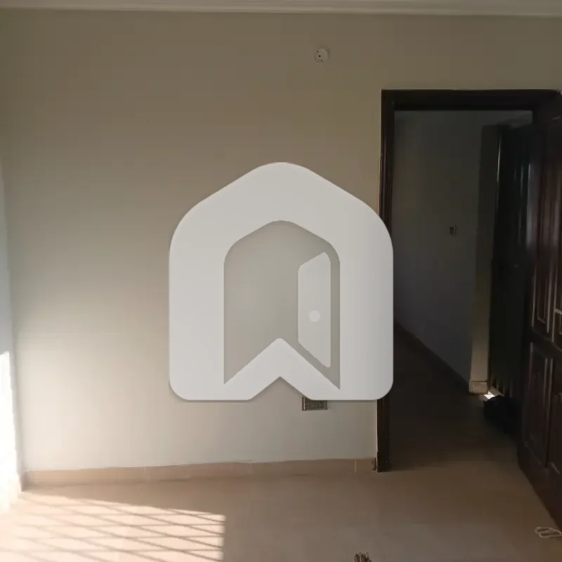 I-8/2 VERY NEAR TO SHIFA HOSPITAL UPPER PORTION 3 BED 3 BATH SERVENT STUDY 180K FINAL NO BARGAINING, photo 3