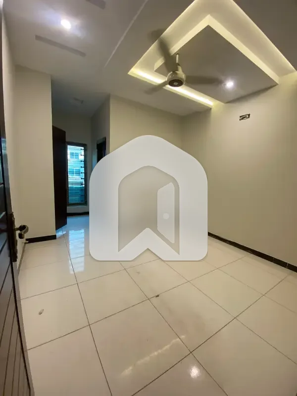 5Marla Upper Portion For Rent 2 Bed With Washroom Drawing Lounge Kichen Servant Room Gas Electric, photo 10
