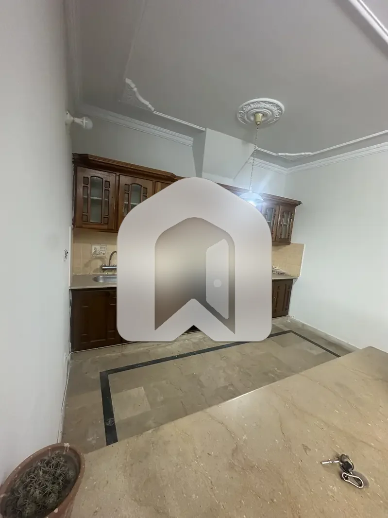 Ist Floor 3 Rooms 3 Bath Neat Clean, photo 3