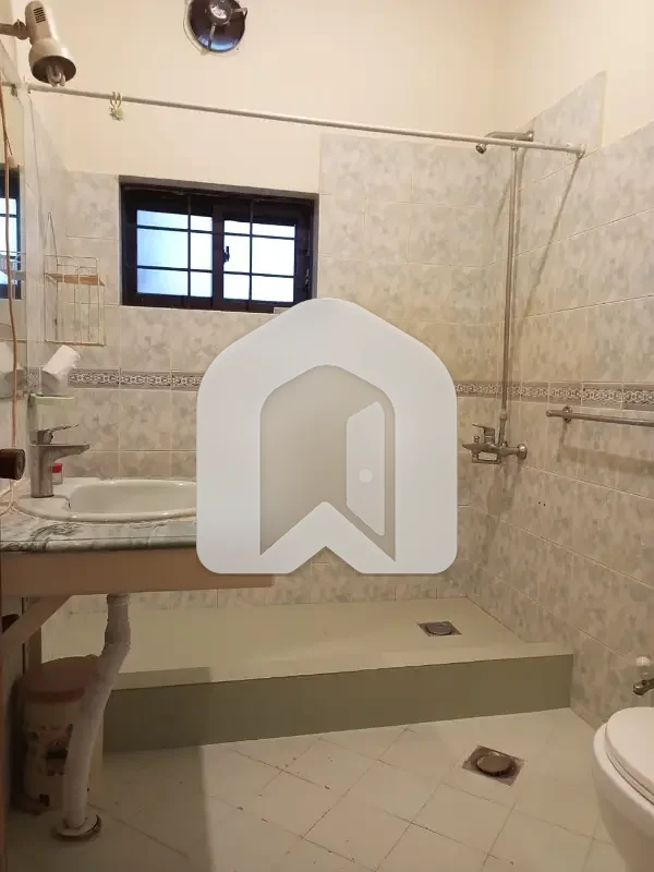 A Beautiful location upper portion available for rent in F-10, photo 11