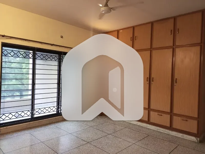 A Beautiful location upper portion available for rent in F-10, photo 3