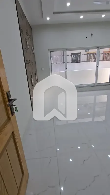 Brand New 1 Kanal Upper Portion For Rent Near Main Jinnah Blvd 3 Bed &Amp; Servant Qtr, photo 8