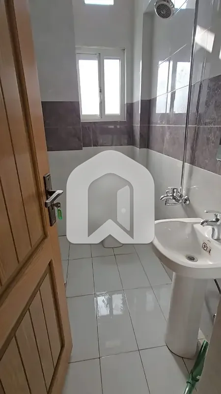 Brand New 1 Kanal Upper Portion For Rent Near Main Jinnah Blvd 3 Bed &Amp; Servant Qtr, photo 2