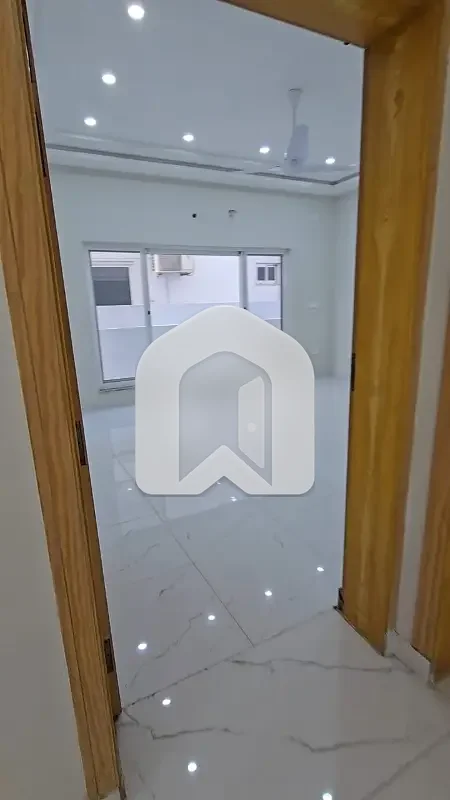 Brand New 1 Kanal Upper Portion For Rent Near Main Jinnah Blvd 3 Bed &Amp; Servant Qtr, photo 7