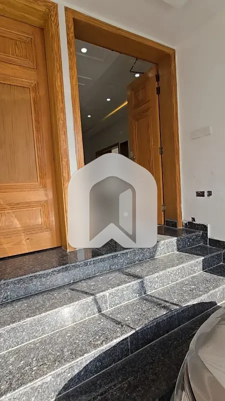 Brand New 1 Kanal Upper Portion For Rent Near Main Jinnah Blvd 3 Bed &Amp; Servant Qtr, photo 10