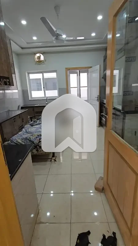 Brand New 1 Kanal Upper Portion For Rent Near Main Jinnah Blvd 3 Bed &Amp; Servant Qtr, photo 4