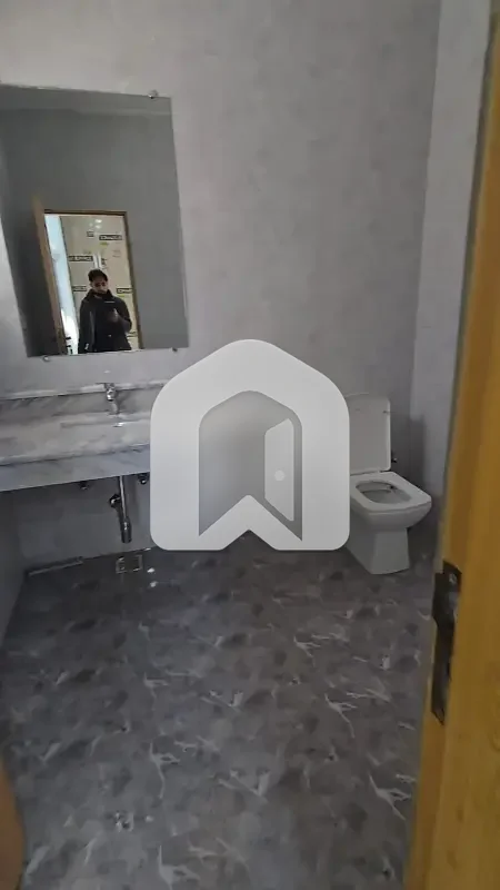 Brand New 1 Kanal Upper Portion For Rent Near Main Jinnah Blvd 3 Bed &Amp; Servant Qtr, photo 9