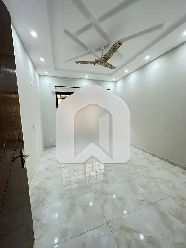1 Kanal Upper Portion Available For Rent, photo 5