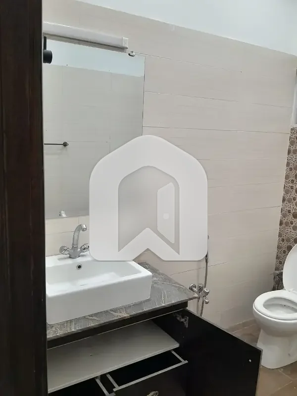 1 Kanal Upper Portion Available For Rent, photo 4