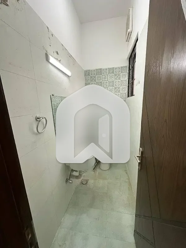 1 Kanal Upper Portion Available For Rent, photo 9