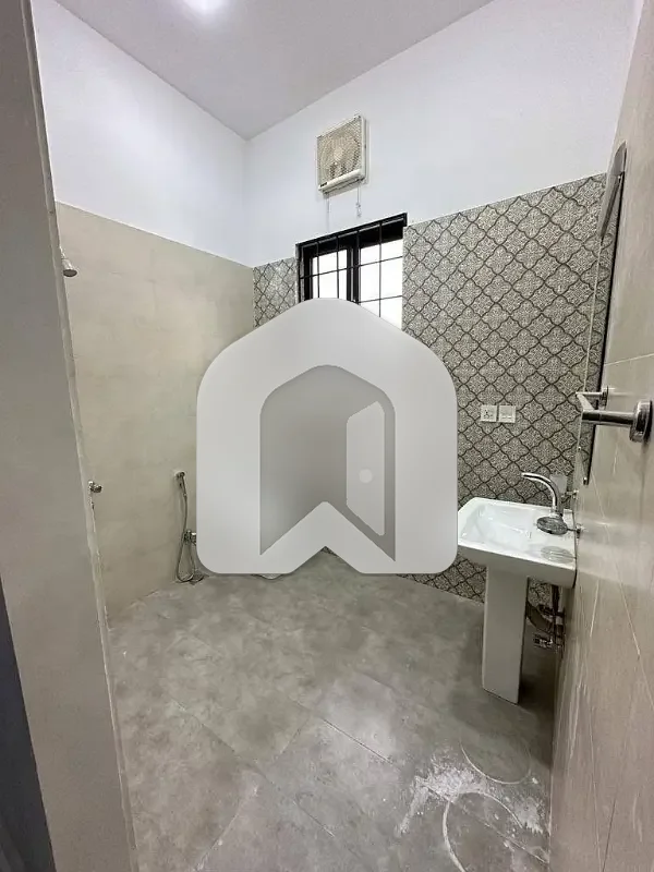 1 Kanal Upper Portion Available For Rent, photo 11