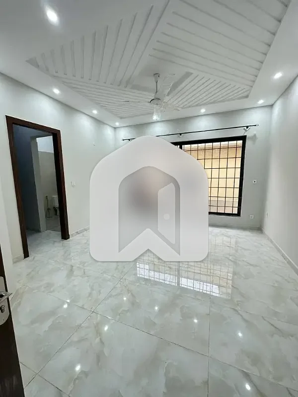 1 Kanal Upper Portion Available For Rent, photo 10