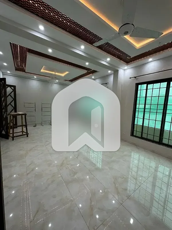 1 Kanal Upper Portion Available For Rent, photo 6