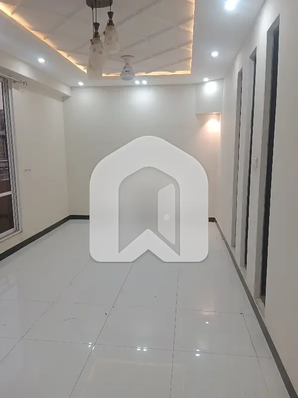 10 Marla Upper Portion Available For Rent, photo 8