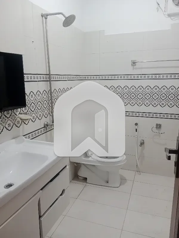 10 Marla Upper Portion Available For Rent, photo 5