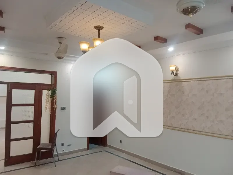 10 Marla Upper Portion Available For Rent, photo 9