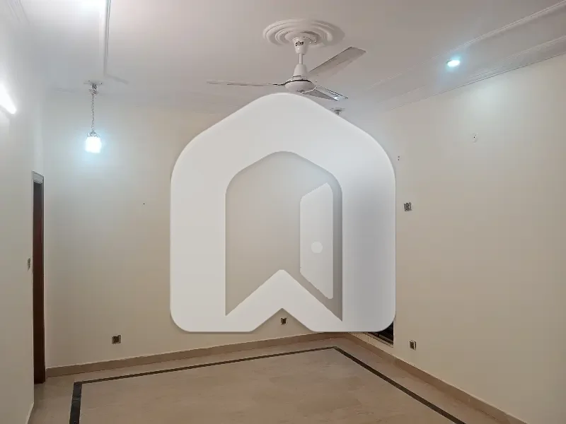 10 Marla Upper Portion Available For Rent, photo 6