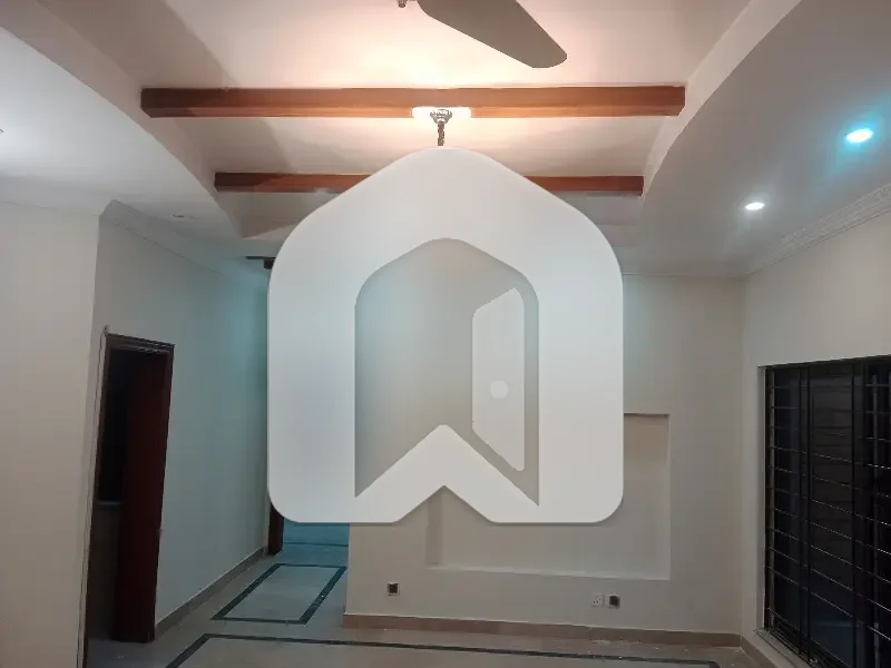 10 Marla Upper Portion Available For Rent, photo 7