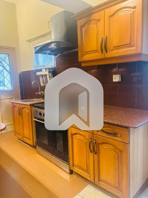 Fully furnished upper portion, photo 13