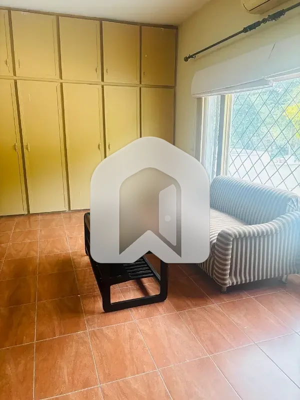 Fully furnished upper portion, photo 15
