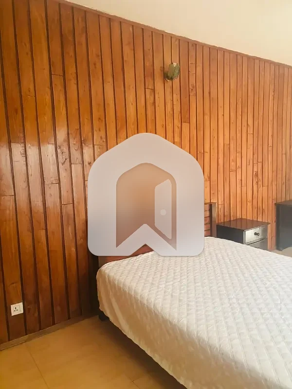 Fully furnished upper portion, photo 16
