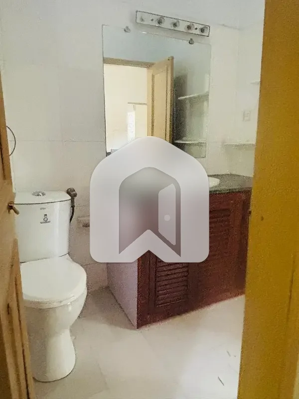 Fully furnished upper portion, photo 11
