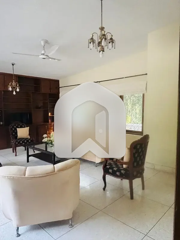 Fully furnished upper portion, photo 2