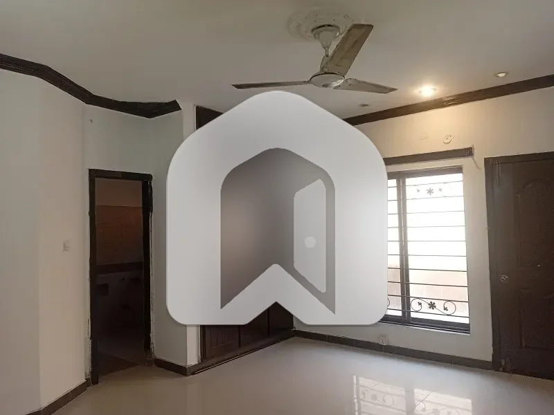 Upper Portion For Rent Prime Location, photo 11