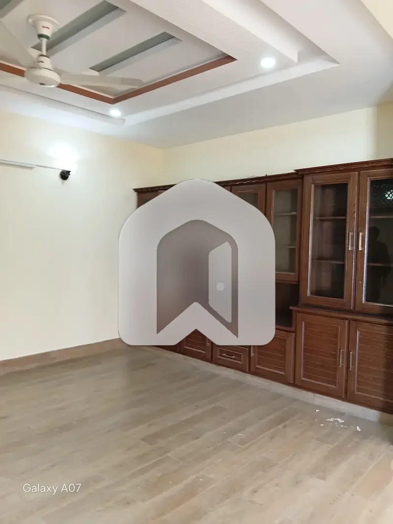 E11 upper portion available for rent, photo 4