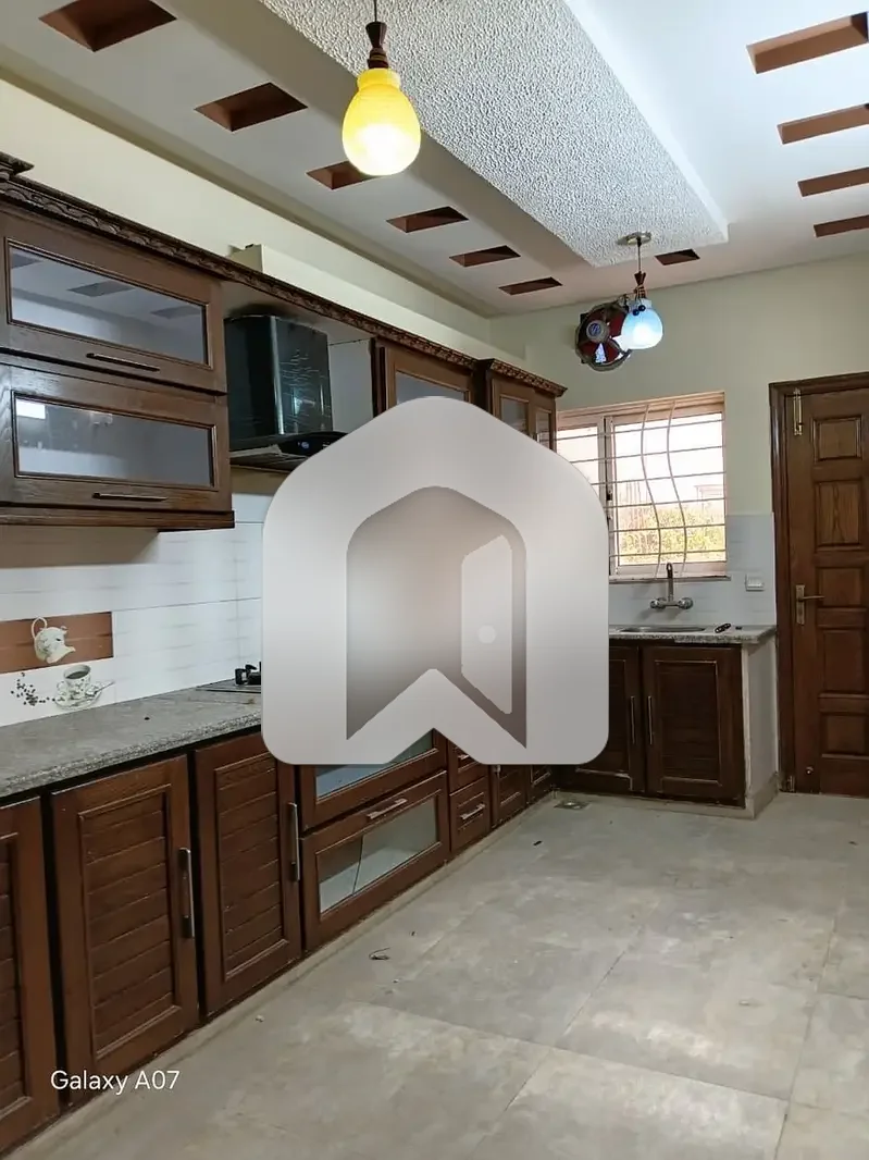 E11 upper portion available for rent, photo 2