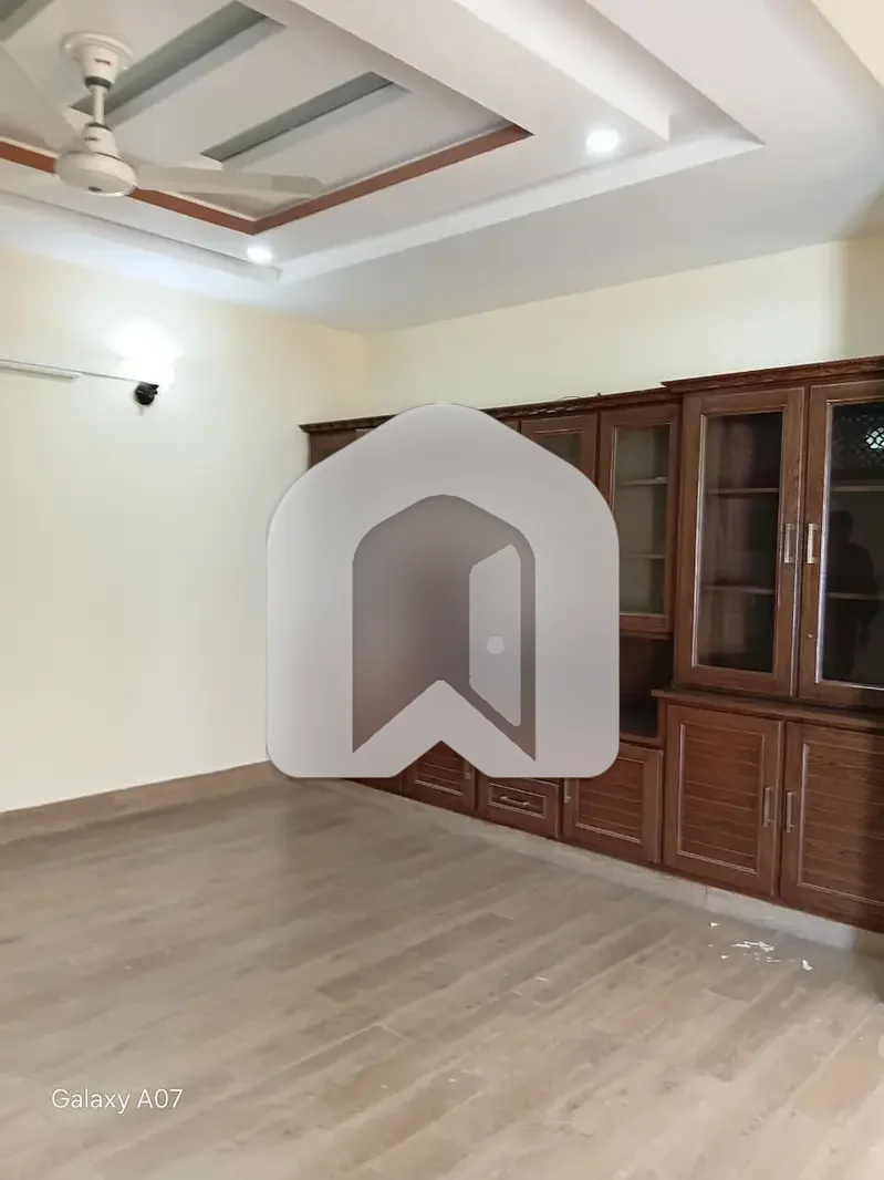 E11 upper portion available for rent, photo 6