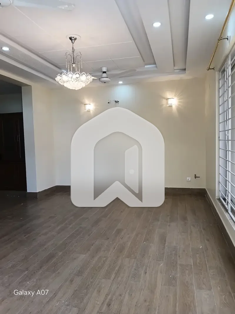E11 upper portion available for rent, photo 8