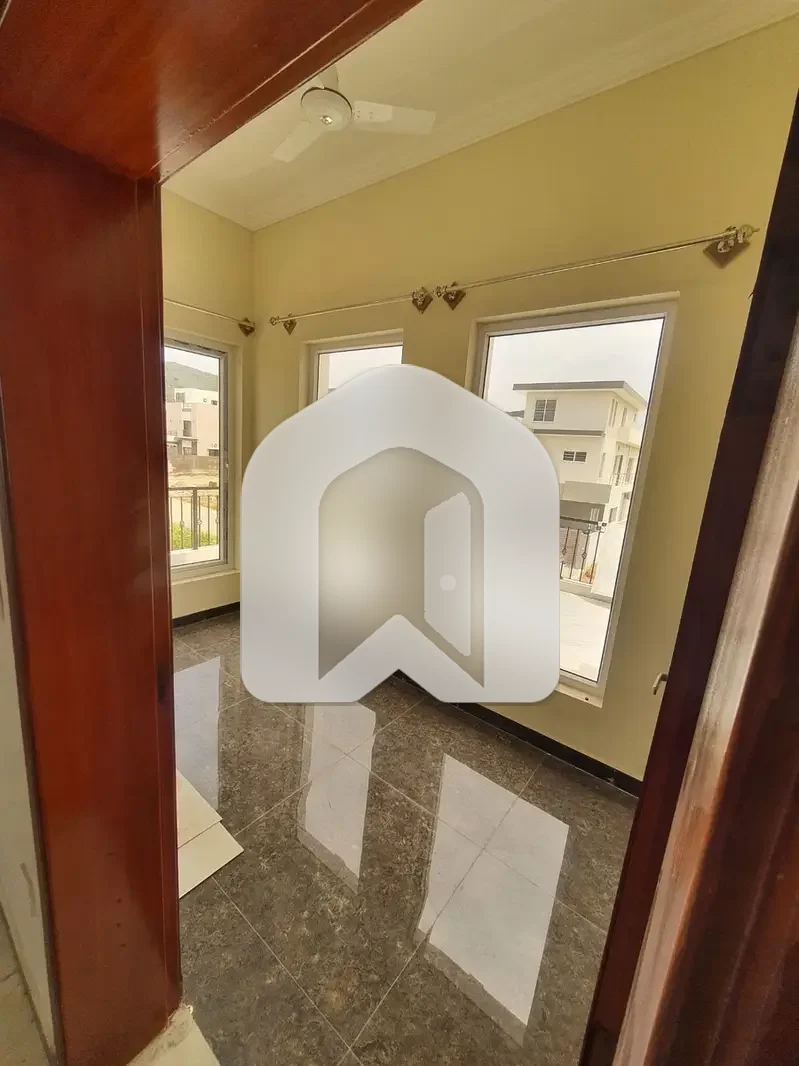 Beautiful Upper Portion For Rent, photo 9