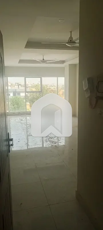 LUXURY STUDIO APARTMENT FOR RENT | PRIME LOCATION | B-17 BLOCK D | NEAR TO MARKET, photo 2