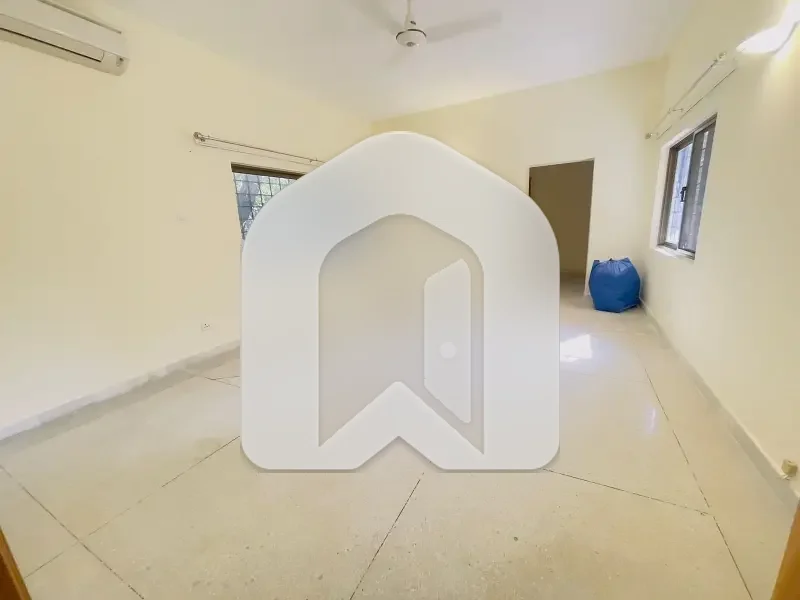 F11 4 Bedroom 4 Bath Apartment Karakuram Enclave, photo 7