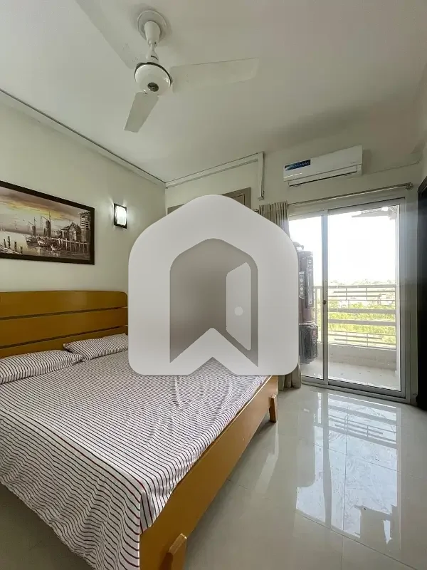 Elegant Fully Furnished 2 Bed Apartment Prime Location, photo 2
