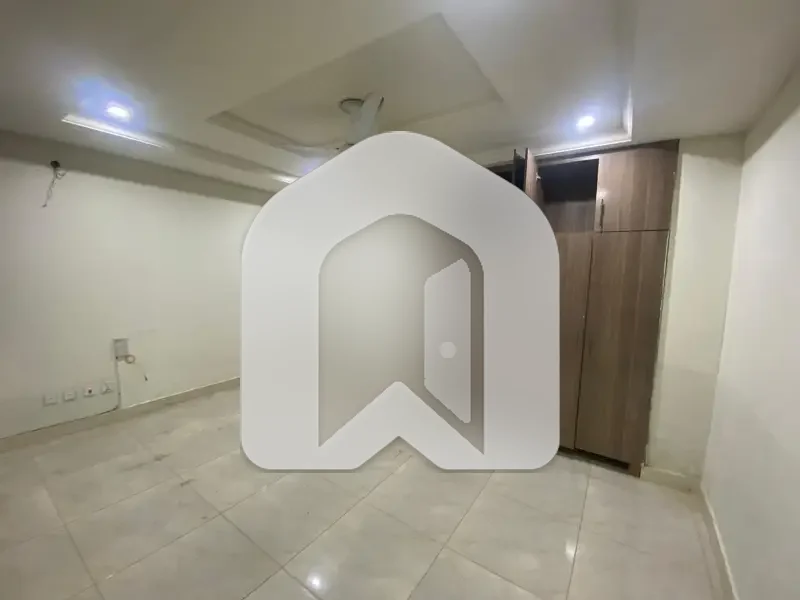 1 Bedroom Unfurnished Apartment Available For Rent In E11 4, photo 3