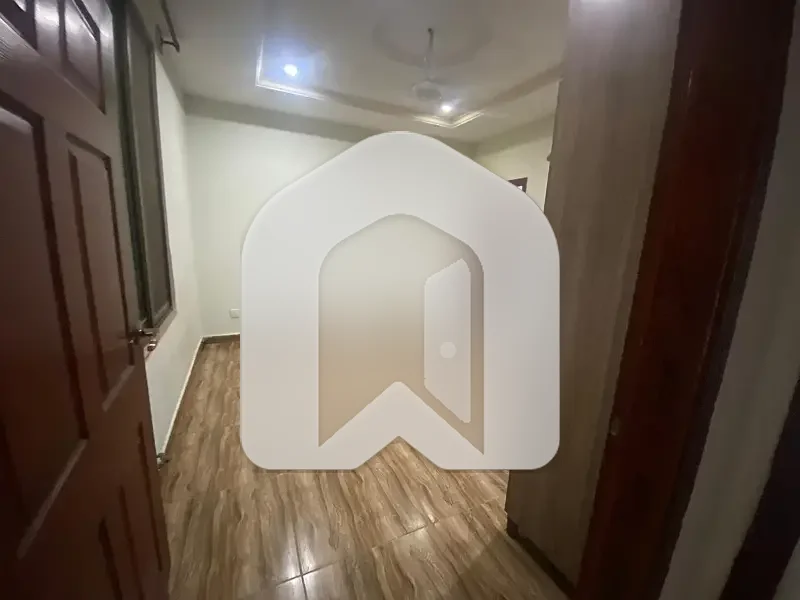 1 Bedroom Unfurnished Apartment Available For Rent In E11 4, photo 7