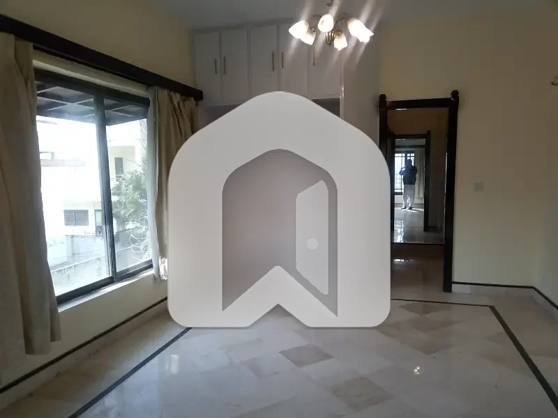 Elite Living In The Heart Of F-6/3 Spacious, Comfortable, And Ready For Move-In, photo 6
