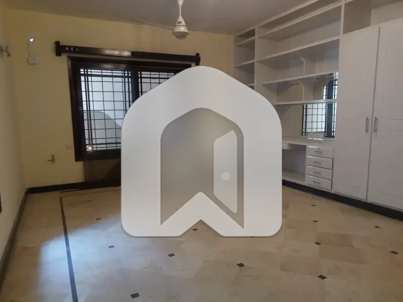 Elite Living In The Heart Of F-6/3 Spacious, Comfortable, And Ready For Move-In, photo 5
