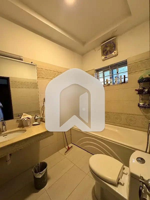 HOUSE FOR RENT SECTOR F 10 SIZE TWO KANAL GOOD LOCATION, photo 7