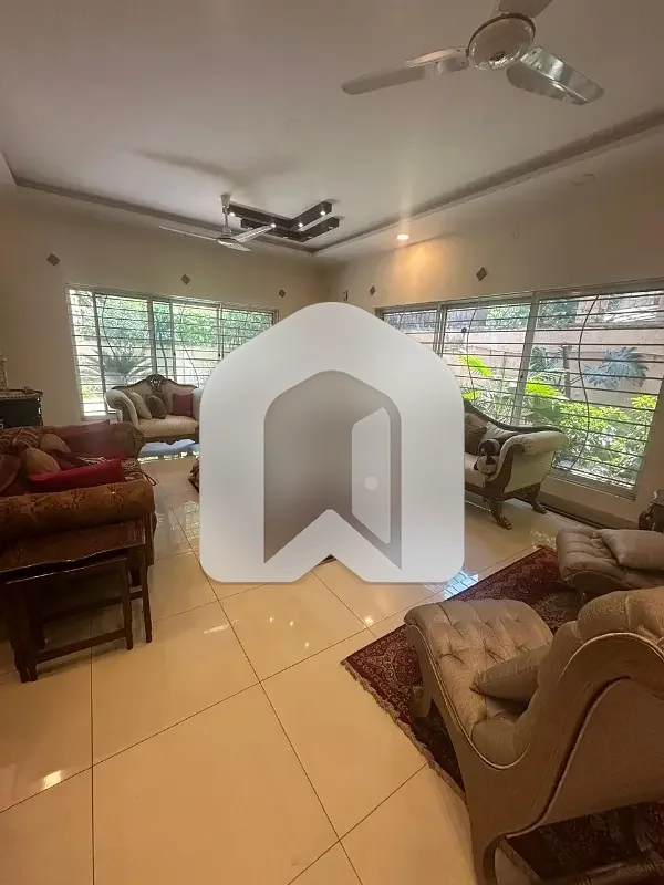 HOUSE FOR RENT SECTOR F 10 SIZE TWO KANAL GOOD LOCATION