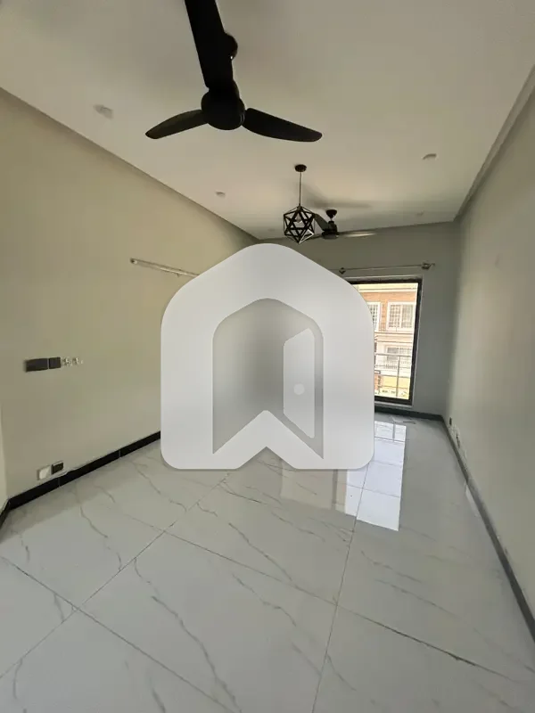 E-11 ISLAMABAD 10 Marla House For Rent 5bed With Washroom Drawing Dining Tv Louge Kichen Servant Room Parking Gas Electric